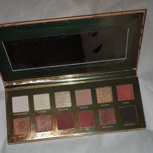 Buxom boss babe Betty eyeshadow palette